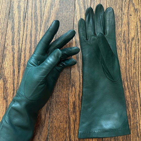 Emerald Evening Gloves - Picture 6 of 14